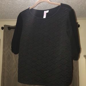 Black crop top quarter length sleeve shirt